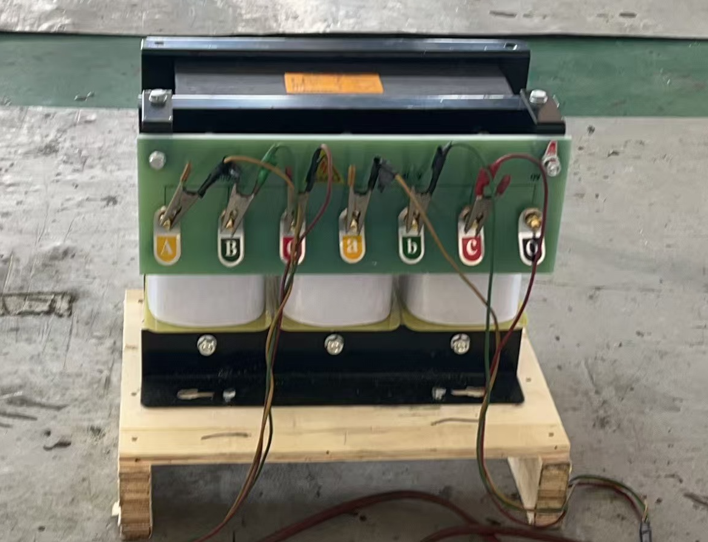 三相输入220V三相输出380V变压器